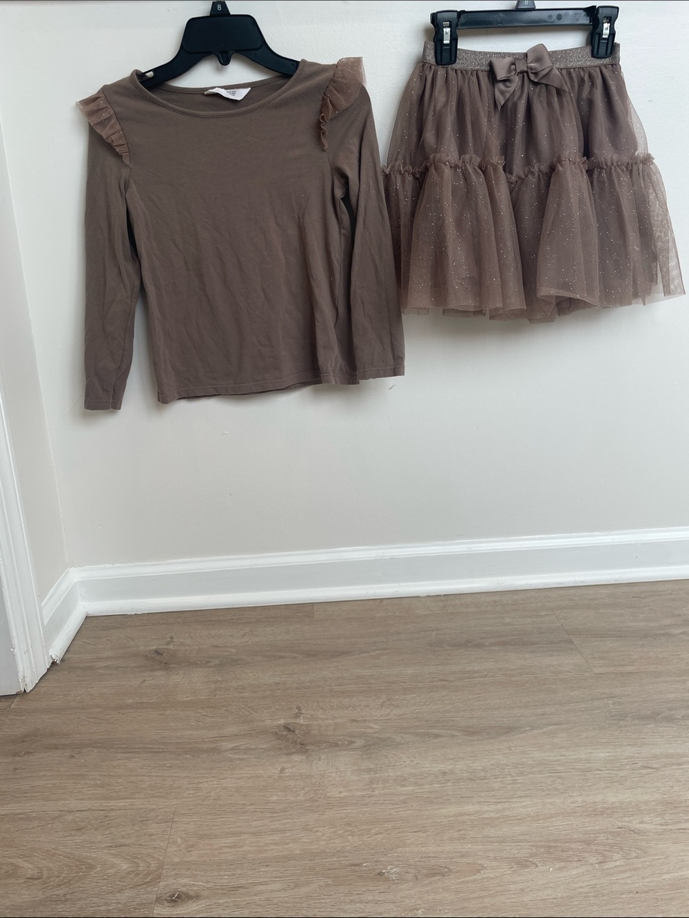 H&M Girls Brown Long Sleeve Ruffle Shoulder Top & Sparkle Tulle Skirt Set